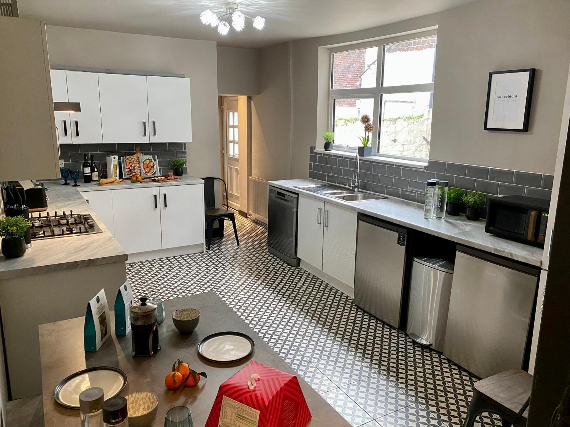 Entire Modern House Liverpool, 6 Bedrooms エクステリア 写真