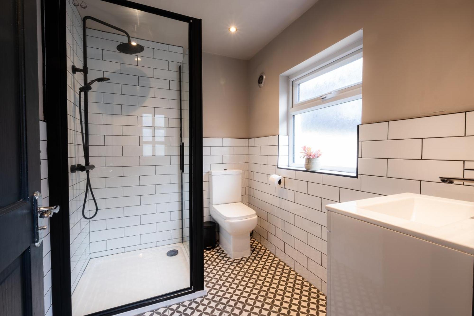 Entire Modern House Liverpool, 6 Bedrooms エクステリア 写真