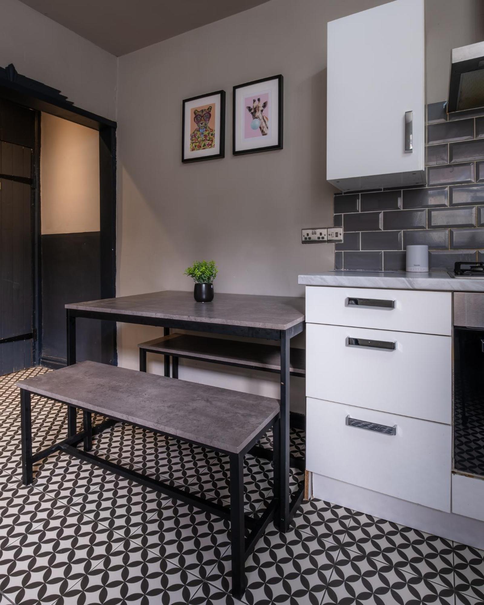 Entire Modern House Liverpool, 6 Bedrooms エクステリア 写真
